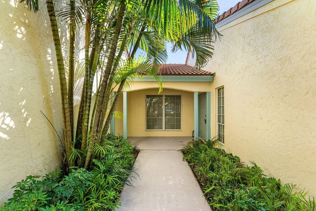 2312 Las Casitas Drive, Wellington, FL 33414