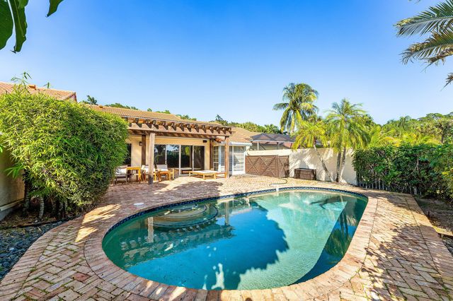 2312 Las Casitas Drive, Wellington, FL 33414