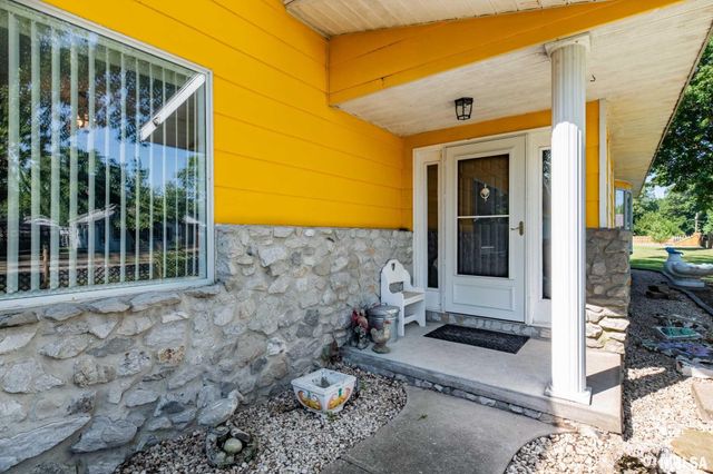 708 E Candy Cane Lane, West Frankfort, IL 62896