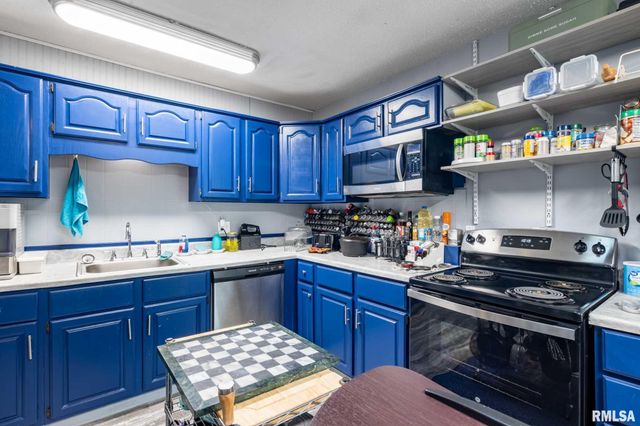 708 E Candy Cane Lane, West Frankfort, IL 62896