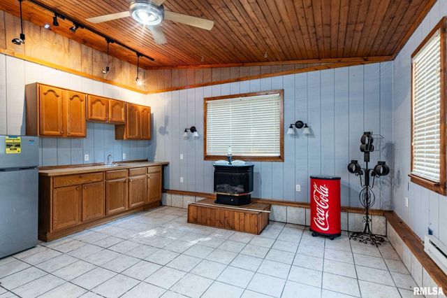 708 E Candy Cane Lane, West Frankfort, IL 62896
