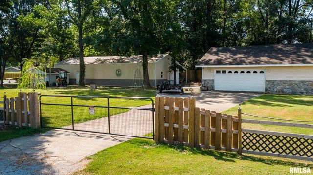 708 E Candy Cane Lane, West Frankfort, IL 62896