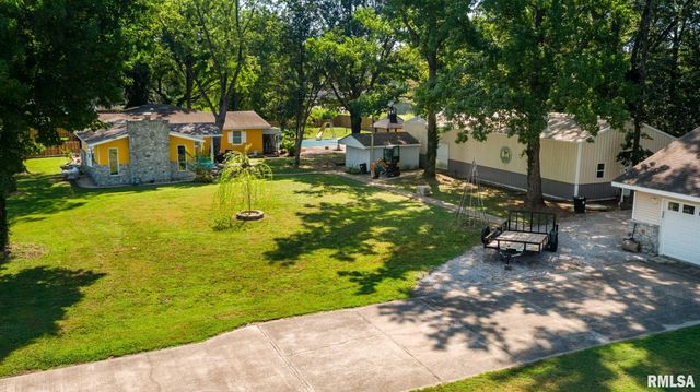 708 E Candy Cane Lane, West Frankfort, IL 62896