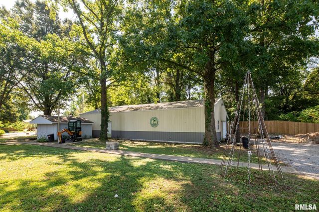 708 E Candy Cane Lane, West Frankfort, IL 62896