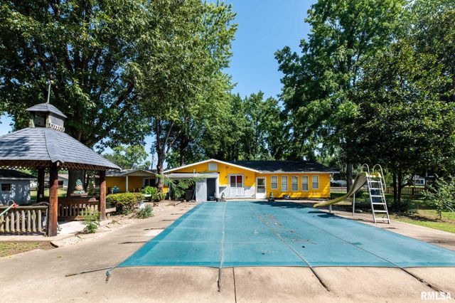 708 E Candy Cane Lane, West Frankfort, IL 62896