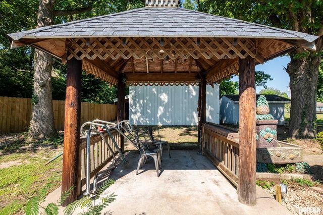 708 E Candy Cane Lane, West Frankfort, IL 62896