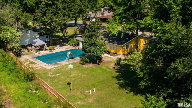 708 E Candy Cane Lane, West Frankfort, IL 62896
