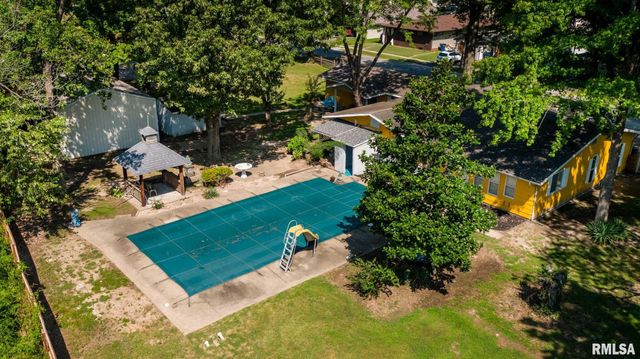 708 E Candy Cane Lane, West Frankfort, IL 62896