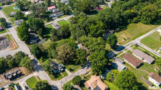 708 E Candy Cane Lane, West Frankfort, IL 62896
