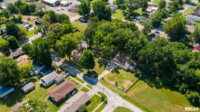 708 E Candy Cane Lane, West Frankfort, IL 62896