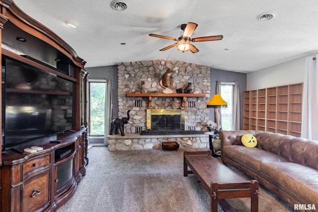 708 E Candy Cane Lane, West Frankfort, IL 62896