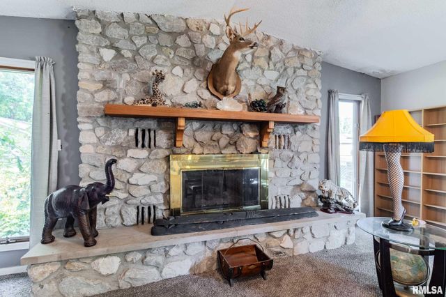 708 E Candy Cane Lane, West Frankfort, IL 62896