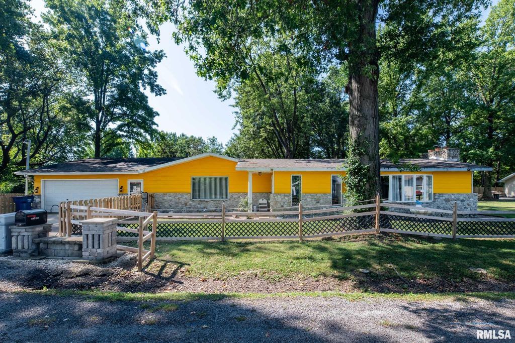 708 E Candy Cane Lane, West Frankfort, IL 62896