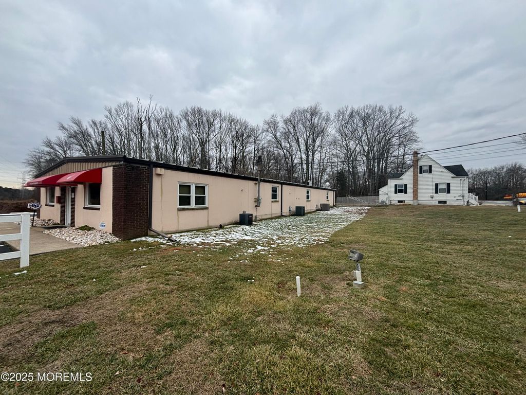 377 Asbury Road, Farmingdale, NJ 07727