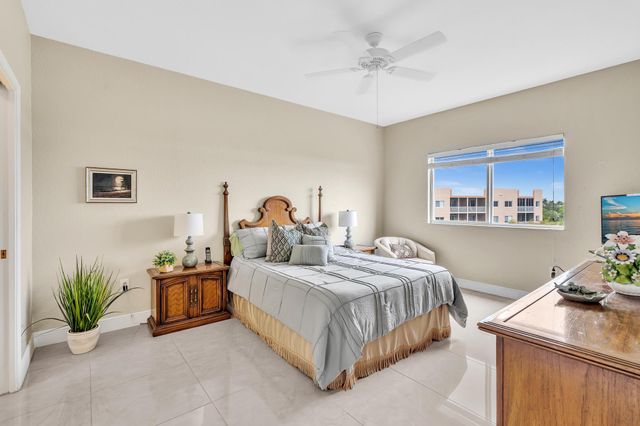 7735 Yardley Drive 406, Tamarac, FL 33321