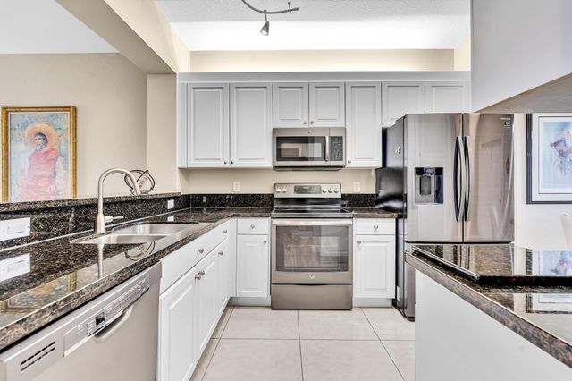 7735 Yardley Drive 406, Tamarac, FL 33321