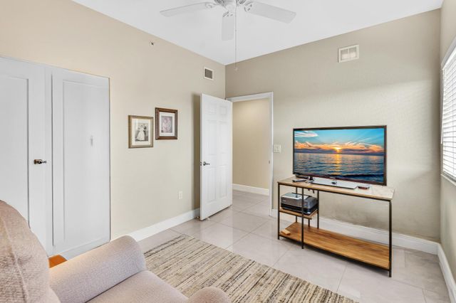 7735 Yardley Drive 406, Tamarac, FL 33321