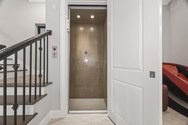 2435 Prairie Hollow Lane, Houston, TX 77077