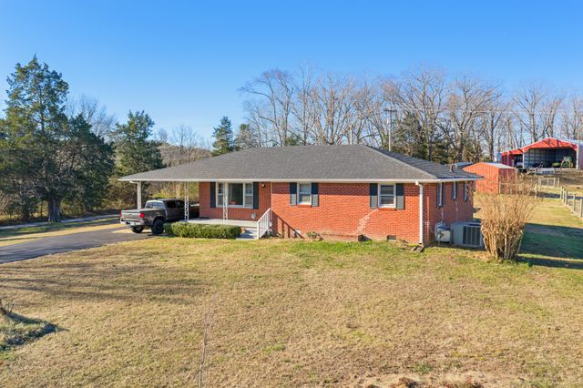 2095 Bible Hill Rd, Parsons, TN 38363