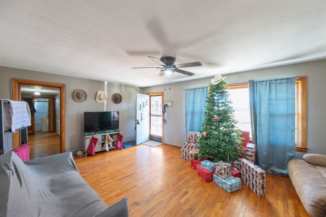 2095 Bible Hill Rd, Parsons, TN 38363