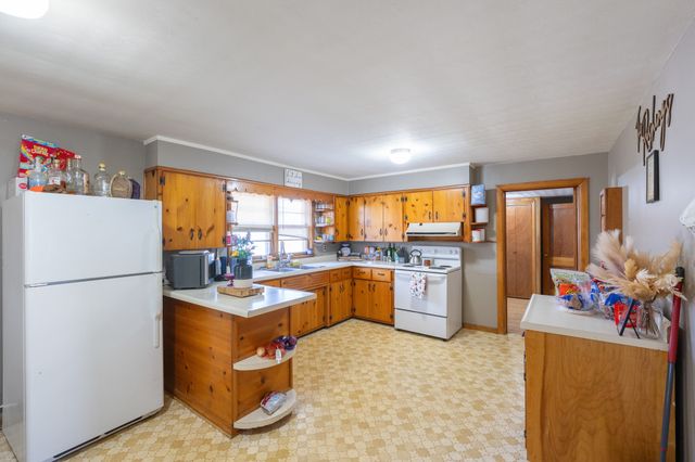 2095 Bible Hill Rd, Parsons, TN 38363