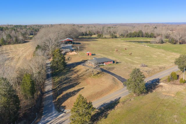 2095 Bible Hill Rd, Parsons, TN 38363