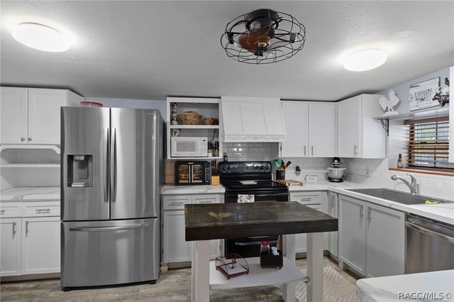 2901 S Pine Ridge Avenue, Homosassa, FL 34448