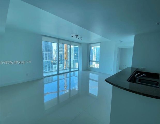 300 S Biscayne Blvd T-2302, Miami, FL 33131
