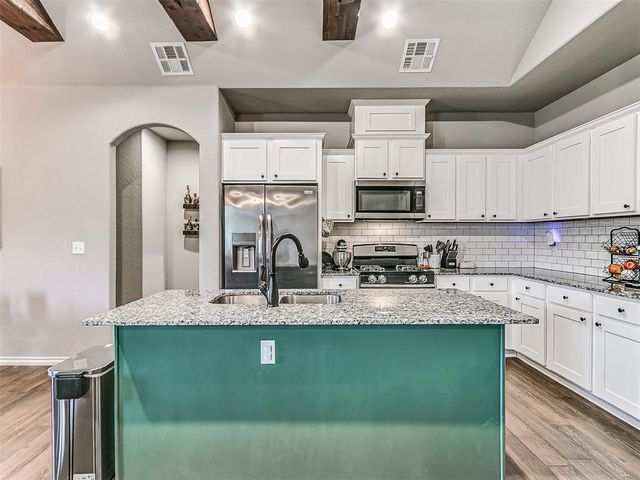 20547 N Santa Fe Avenue, Harrah, OK 73045