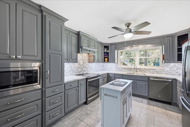 3212 Timberlane Circle, Orange, TX 77632