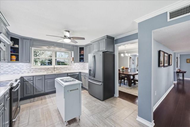 3212 Timberlane Circle, Orange, TX 77632