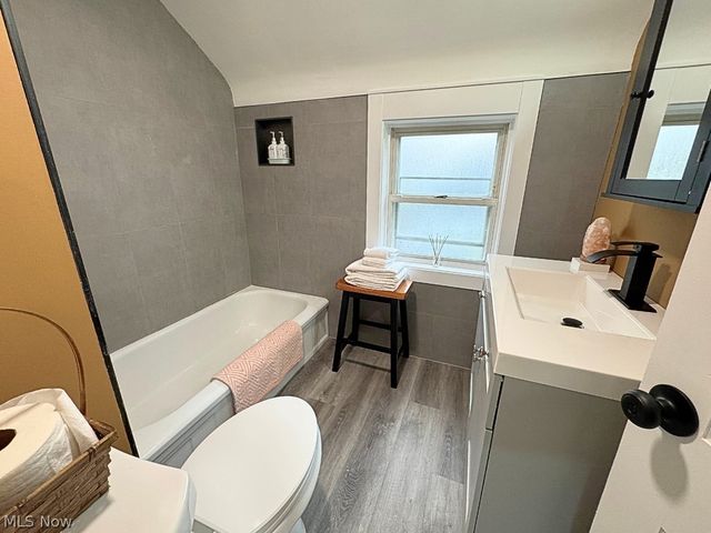 22000 Kennison Avenue, Euclid, OH 44123