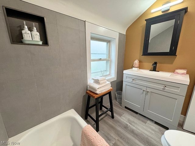 22000 Kennison Avenue, Euclid, OH 44123