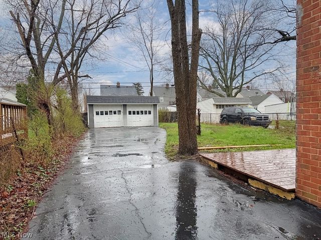 22000 Kennison Avenue, Euclid, OH 44123