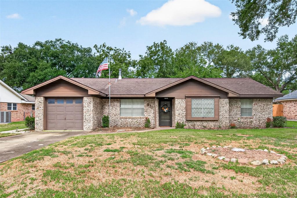 821 Bernard Avenue, Rosenberg, TX 77471