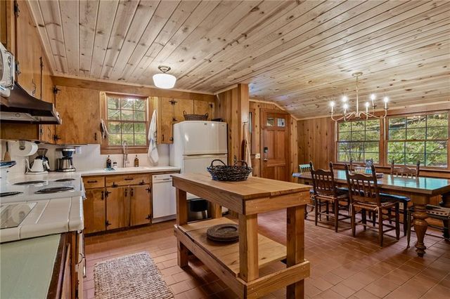 31 Bear Creek Lane, Clayton, GA 30525