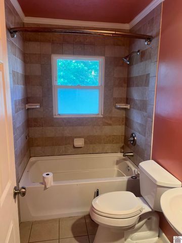 2200 Homewood Dr, Paducah, KY 42003