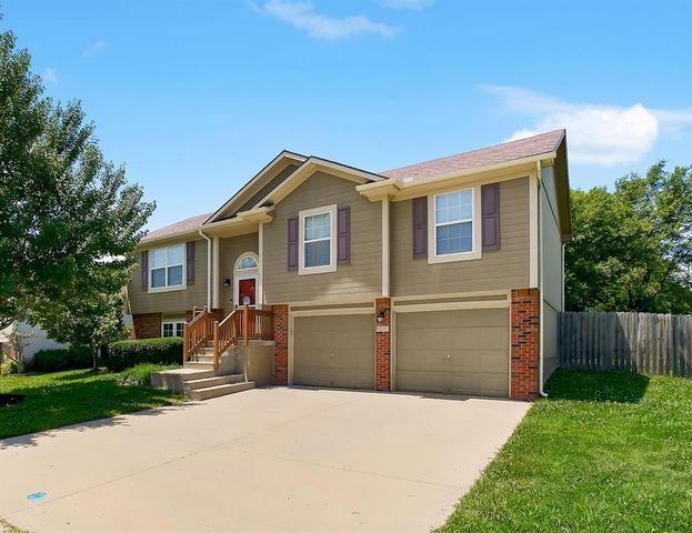 421 Golfview Drive, Pleasant Hill, MO 64080
