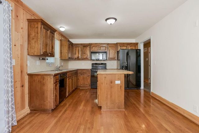 421 Golfview Drive, Pleasant Hill, MO 64080