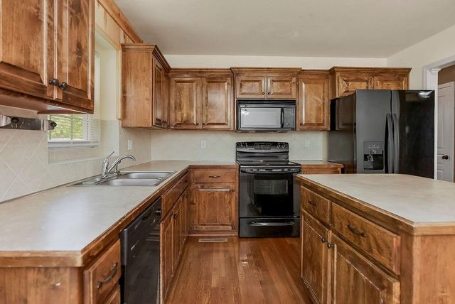 421 Golfview Drive, Pleasant Hill, MO 64080