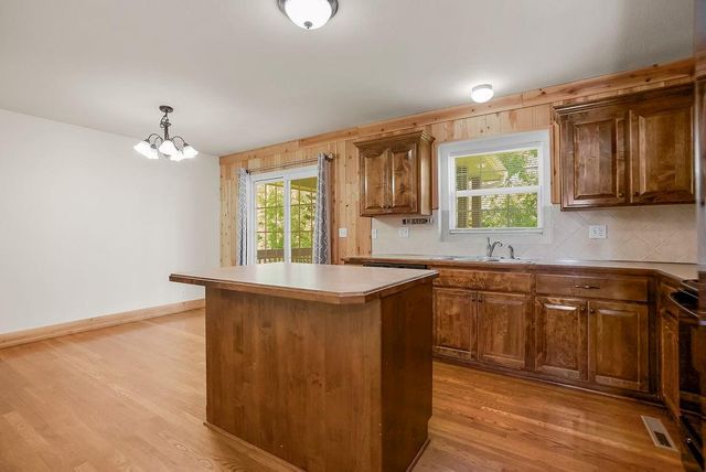421 Golfview Drive, Pleasant Hill, MO 64080