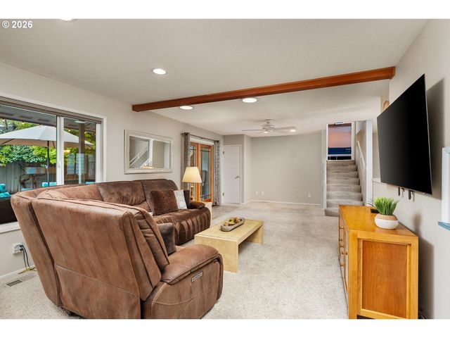 9070 Sw HOWATT St, Portland, OR 97225