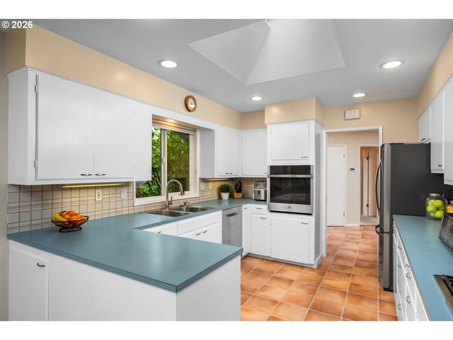 9070 Sw HOWATT St, Portland, OR 97225