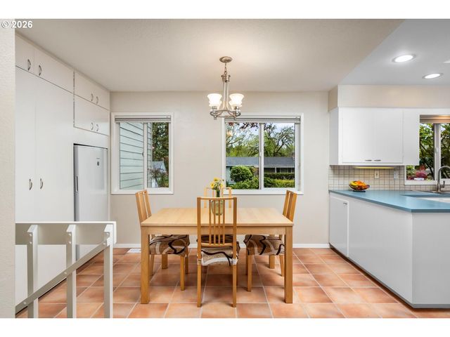 9070 Sw HOWATT St, Portland, OR 97225