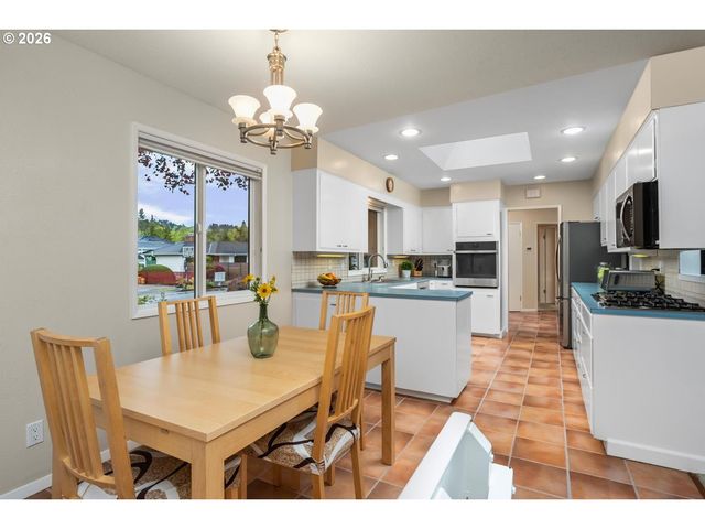 9070 Sw HOWATT St, Portland, OR 97225