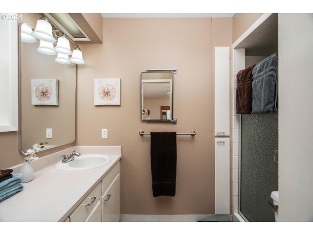 9070 Sw HOWATT St, Portland, OR 97225