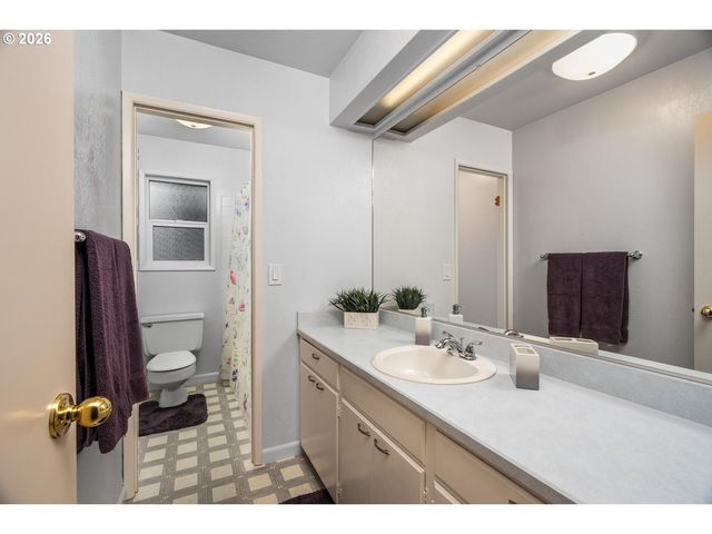 9070 Sw HOWATT St, Portland, OR 97225