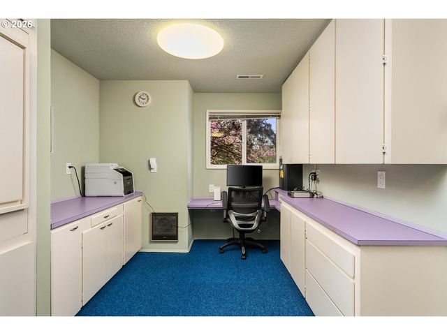 9070 Sw HOWATT St, Portland, OR 97225