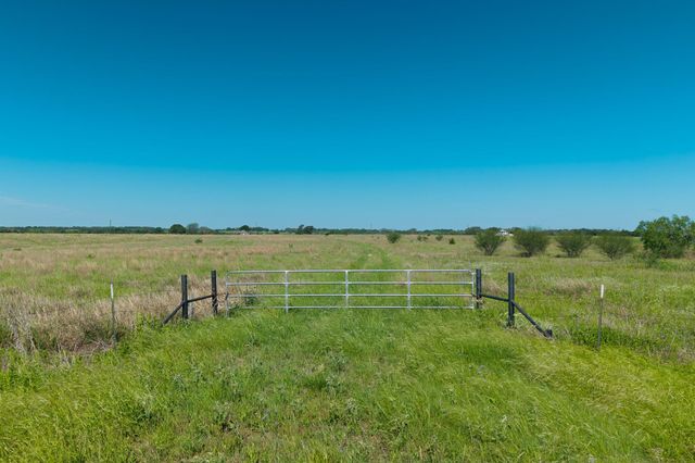 1571 Schulze Road, Schulenburg, TX 78956