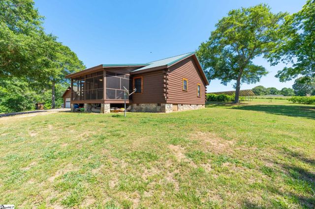 425 Cooper Bridge Road, Woodruff, SC 29388